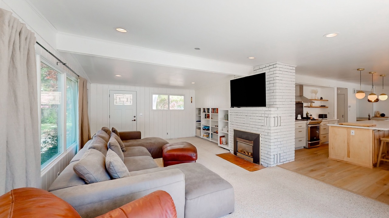 Photo of Livingroom in Salyer