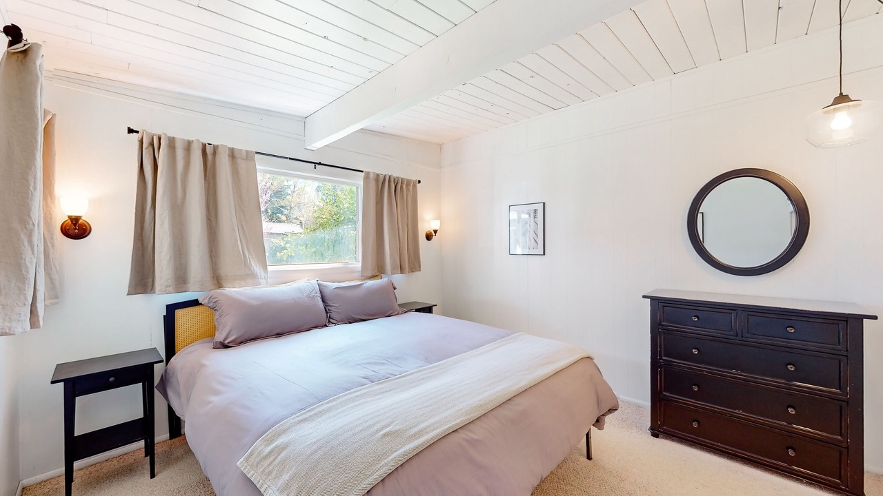 Photo of Bedroom in Salyer