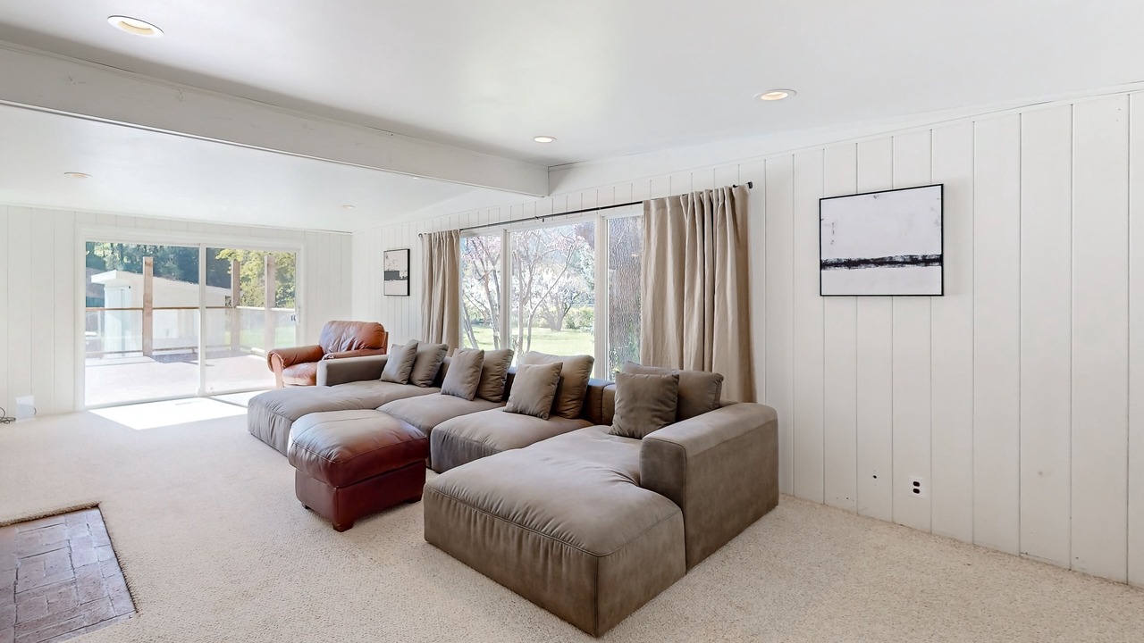 Photo of Livingroom in Salyer