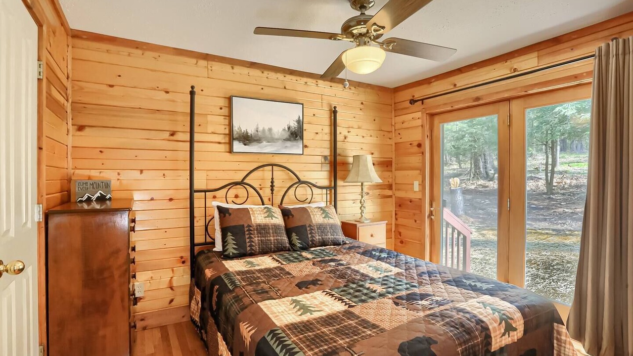 Photo of Bedroom in Leeper