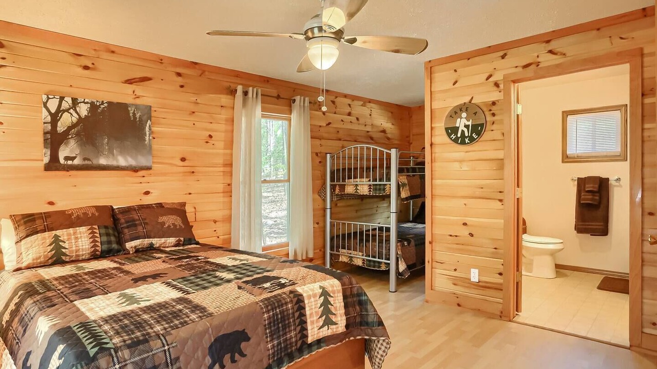 Photo of Bathroom in Leeper