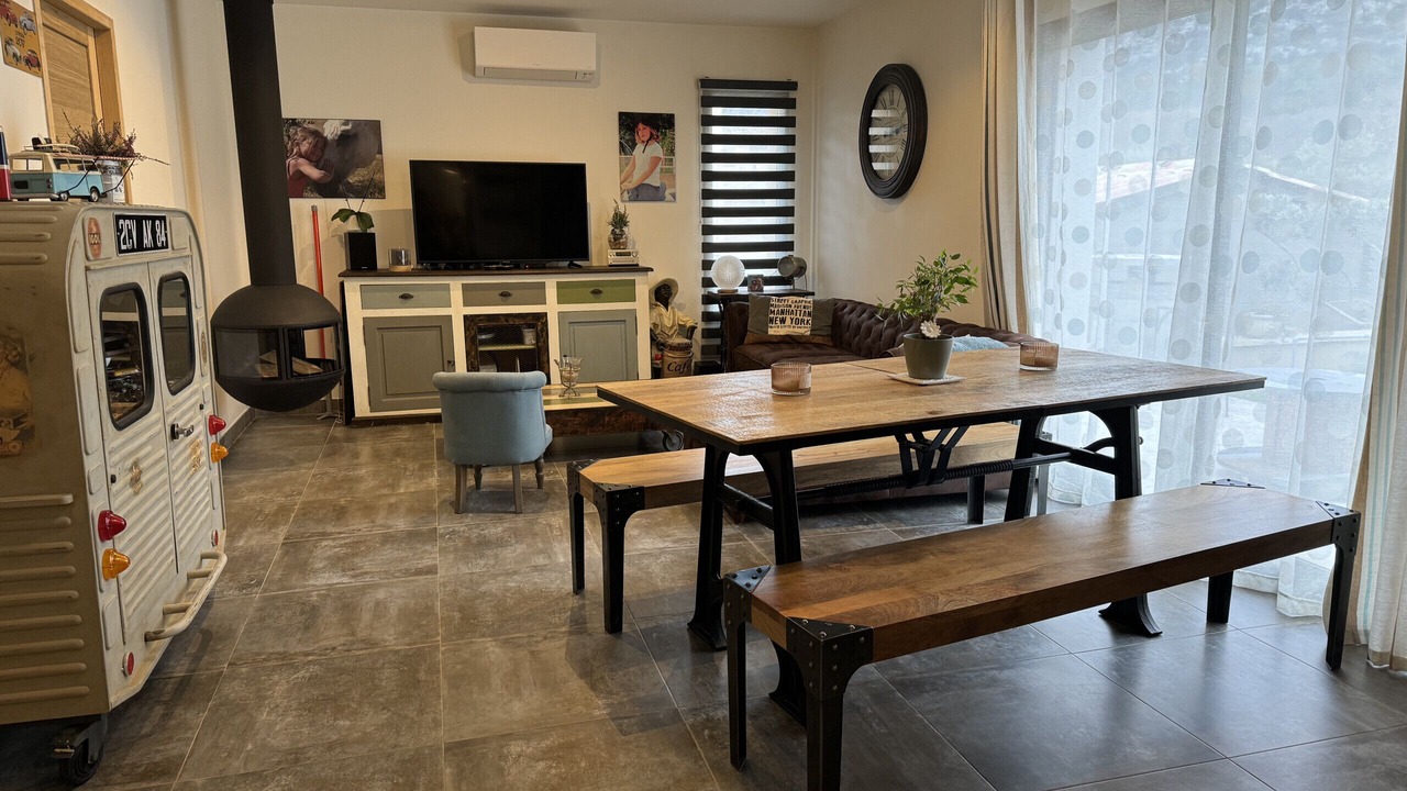 Photo of Livingroom in Maubec