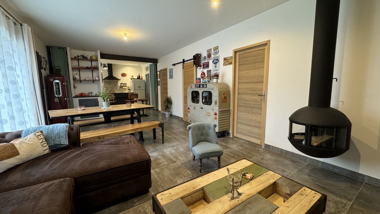 Photo of Livingroom in Maubec