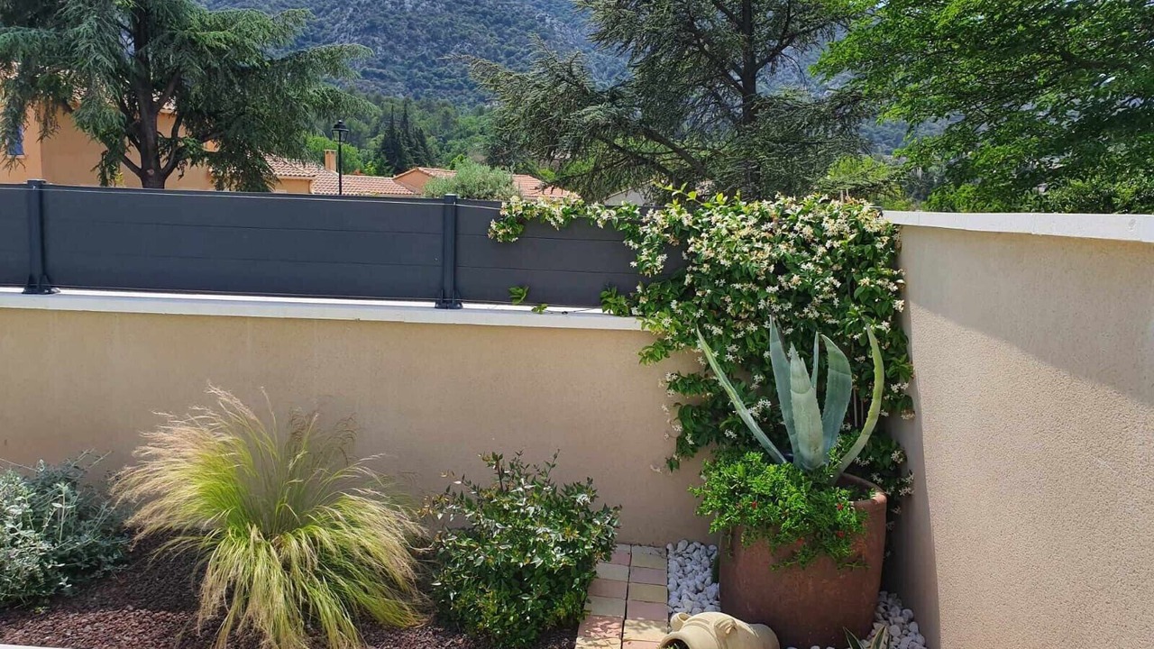 Photo of Others in Maubec