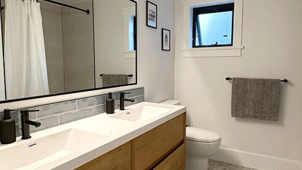 Photo of Bathroom in Pinehouse