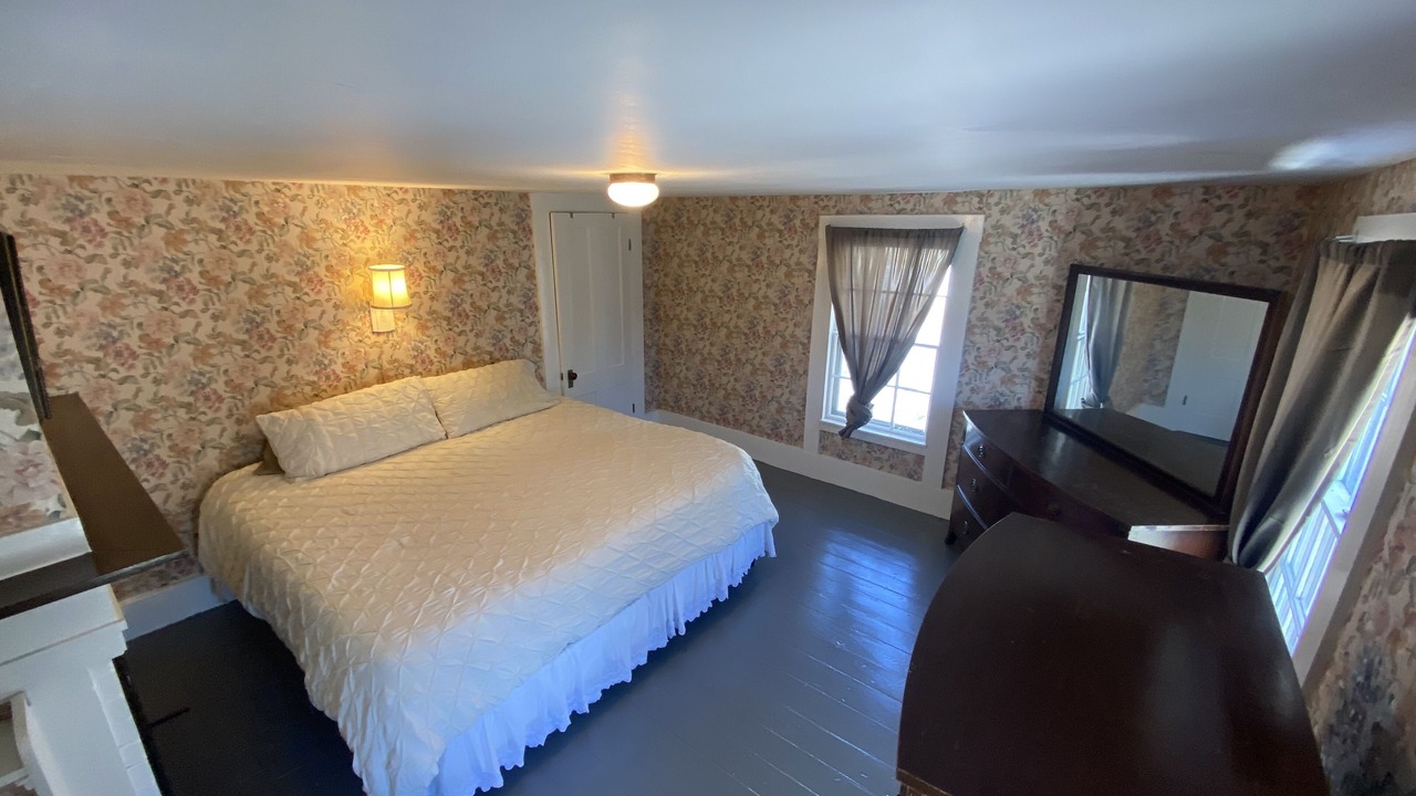 Photo of Bedroom in Brooksville