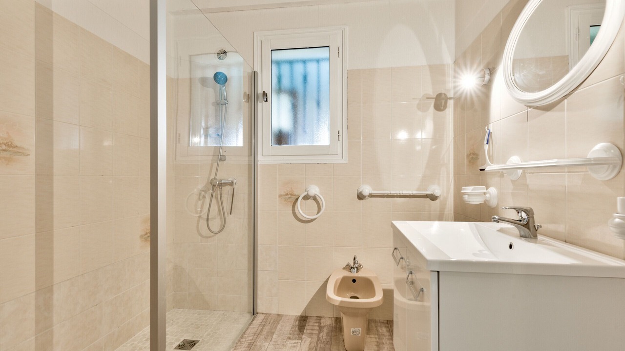 Photo of Bathroom in Lanton