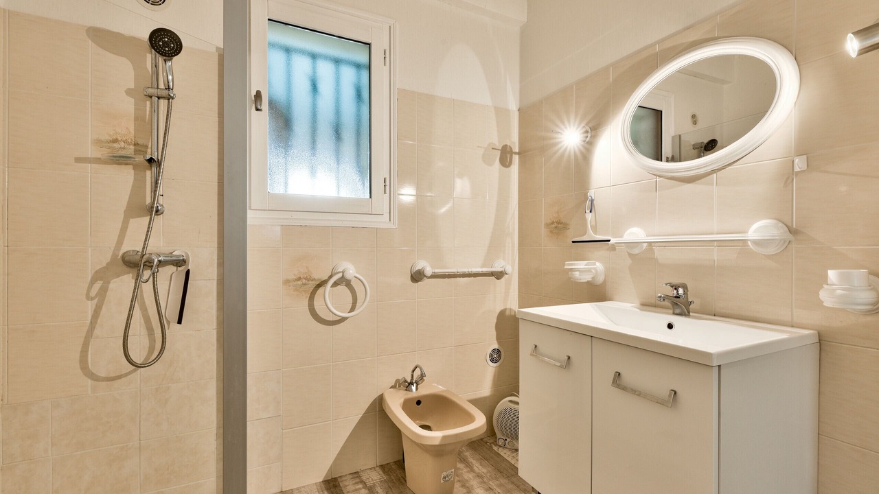 Photo of Bathroom in Lanton