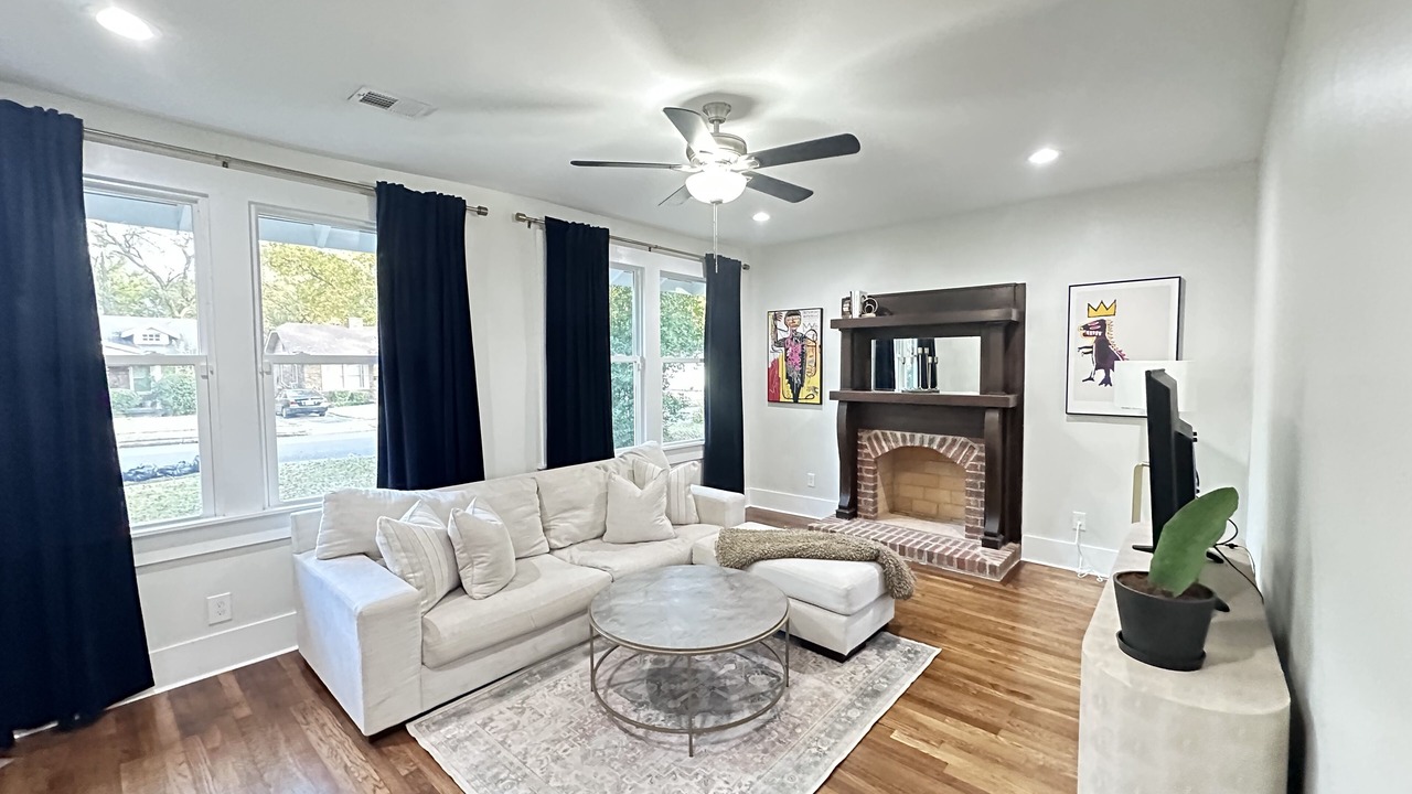 Photo of Livingroom in Crosstown