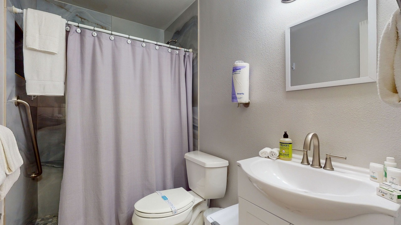 Photo of Bathroom in El Lago