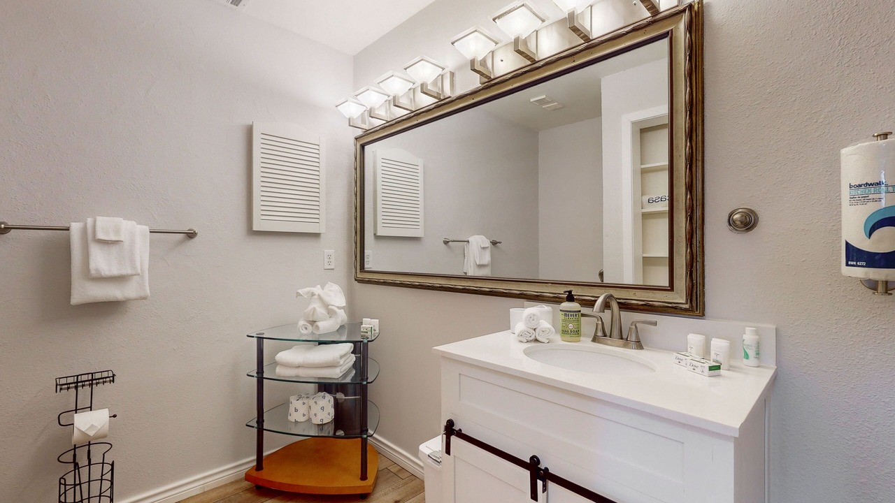 Photo of Bathroom in El Lago