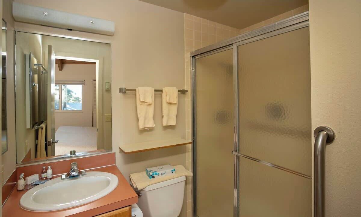 Photo of Bathroom in Gearhart