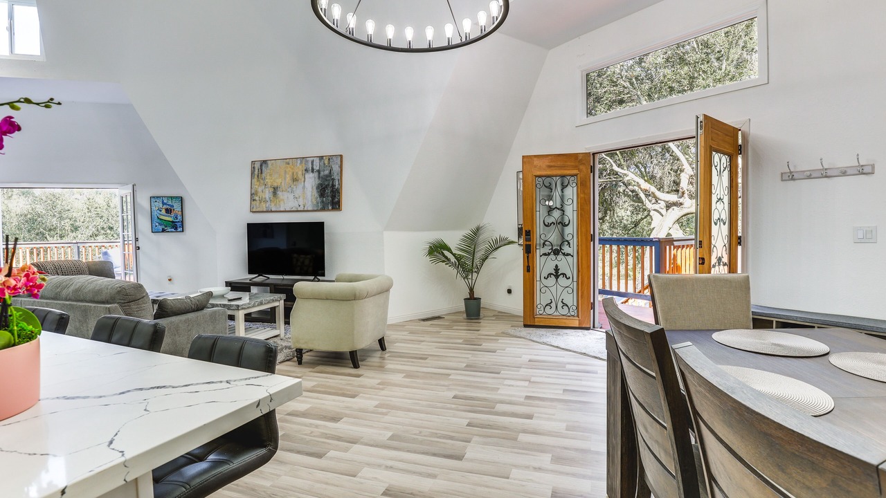 Photo of Livingroom in North Ridge
