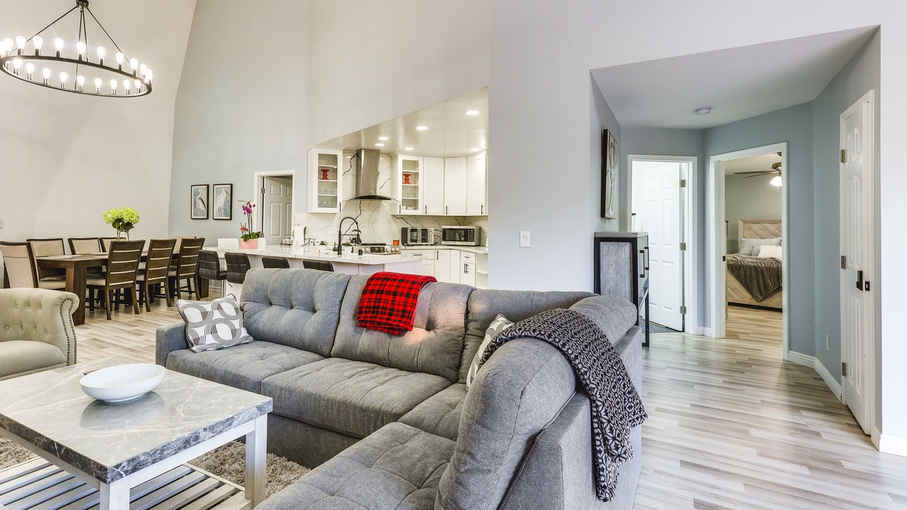 Photo of Livingroom in North Ridge