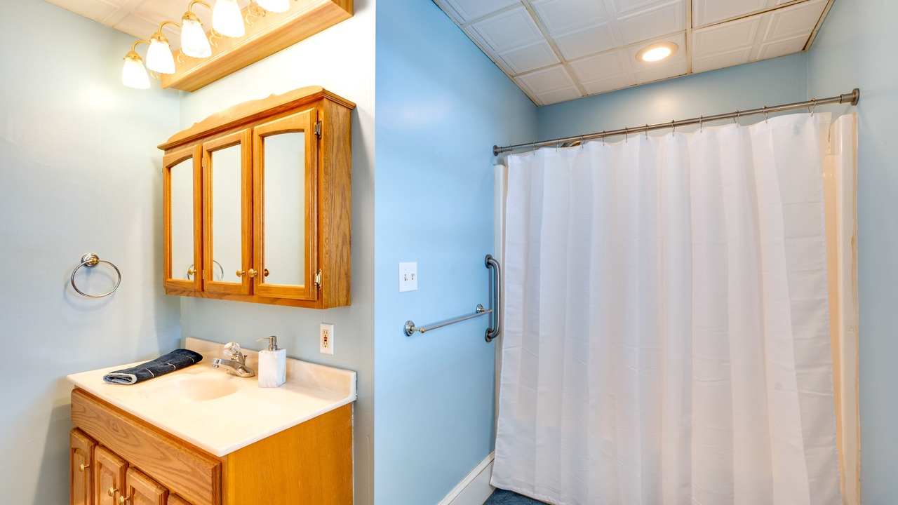 Photo of Bathroom in Colebrook