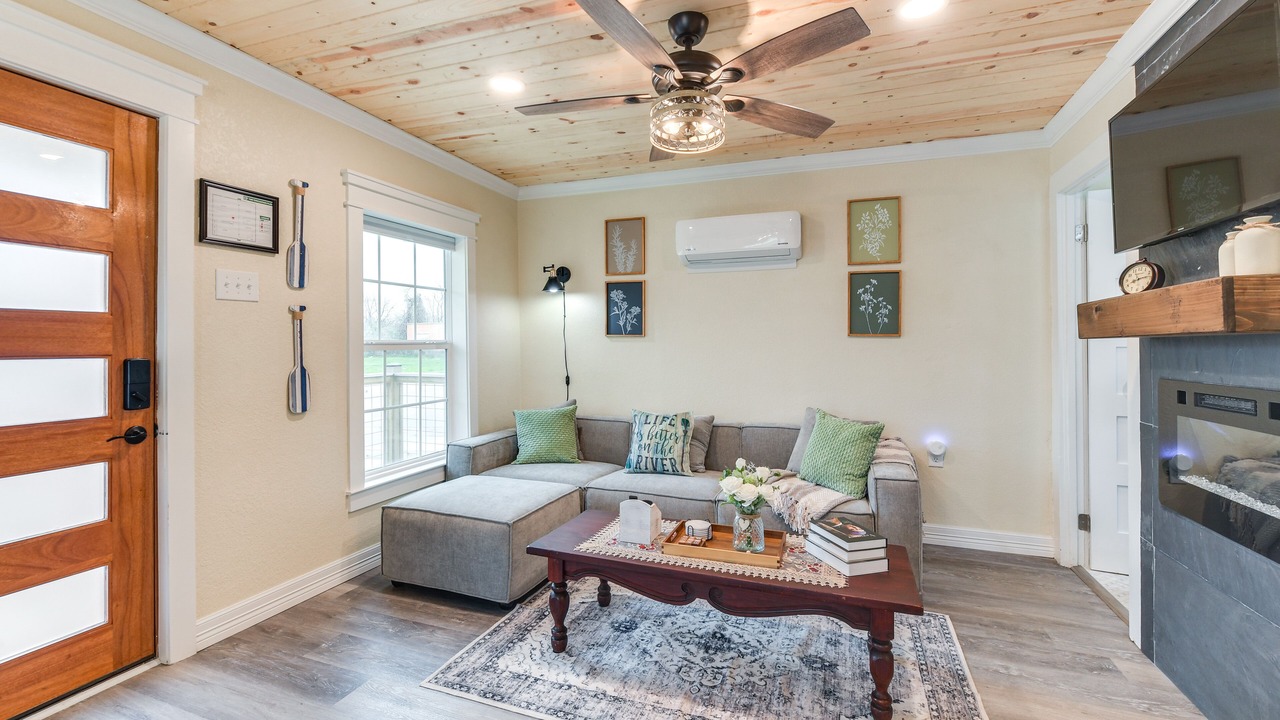 Photo of Livingroom in East Riverside