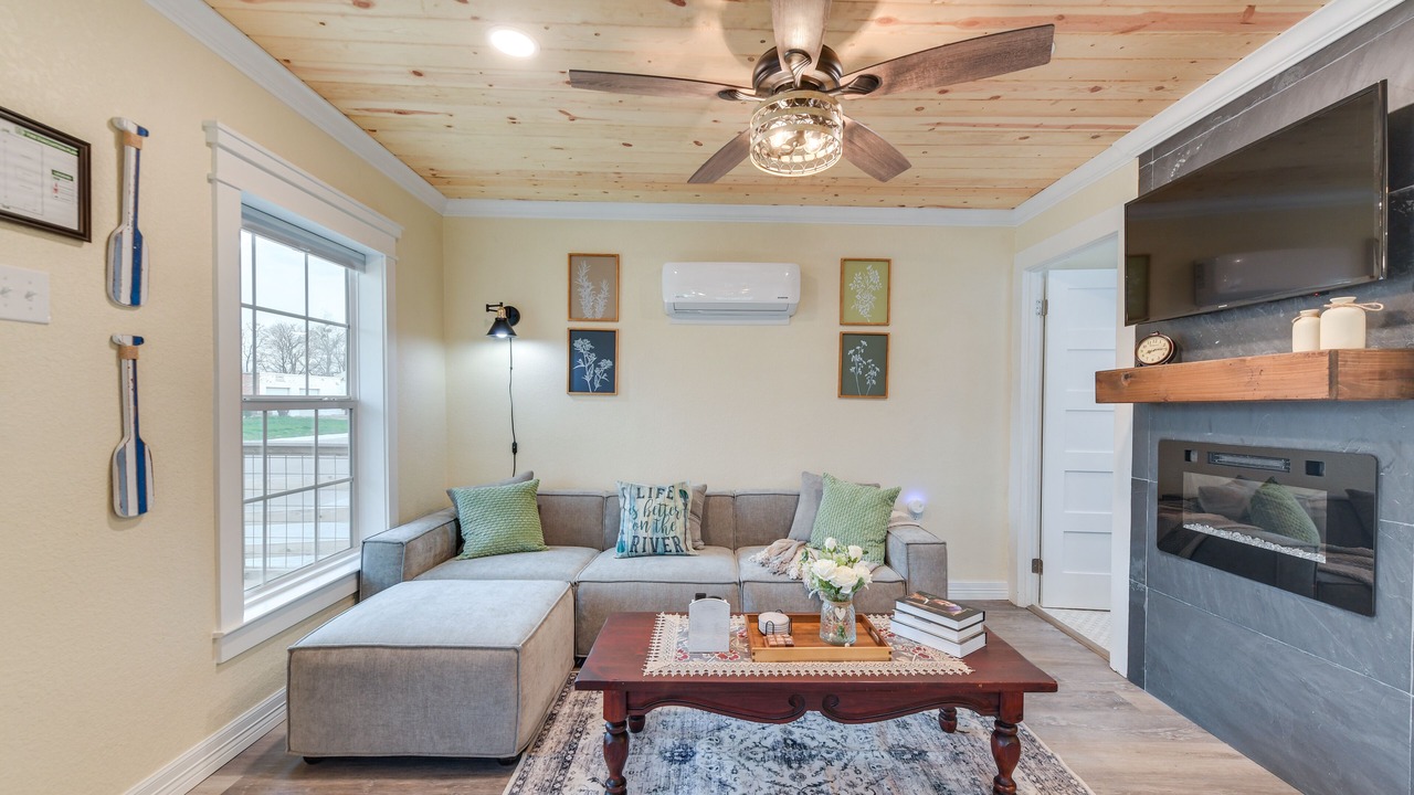 Photo of Livingroom in East Riverside