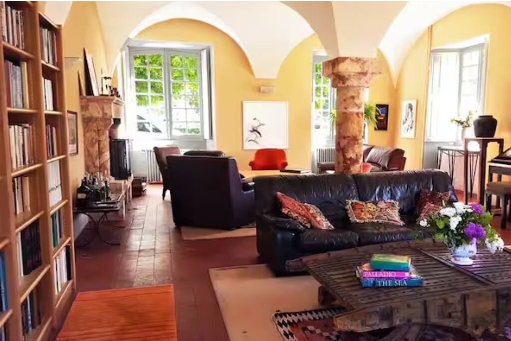Photo of Livingroom in Vallon-en-Sully