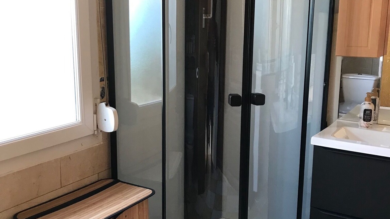 Photo of Bathroom in Woignarue