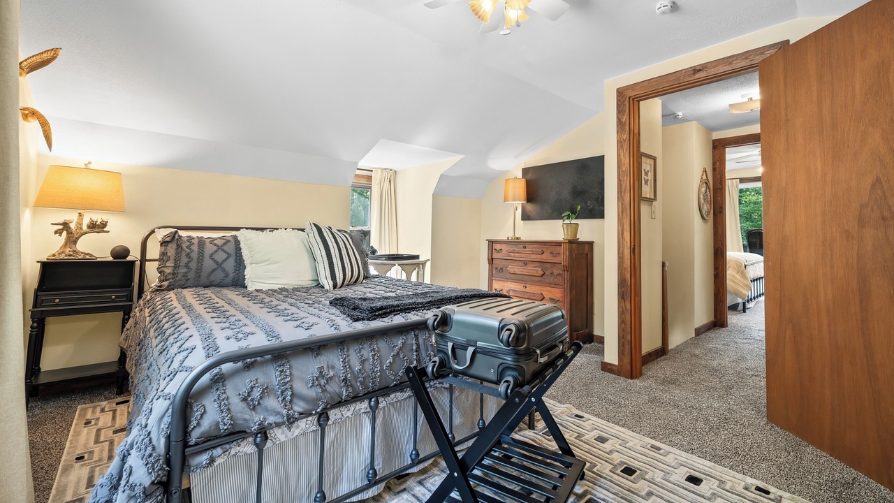 Photo of Bedroom in Helmsburg