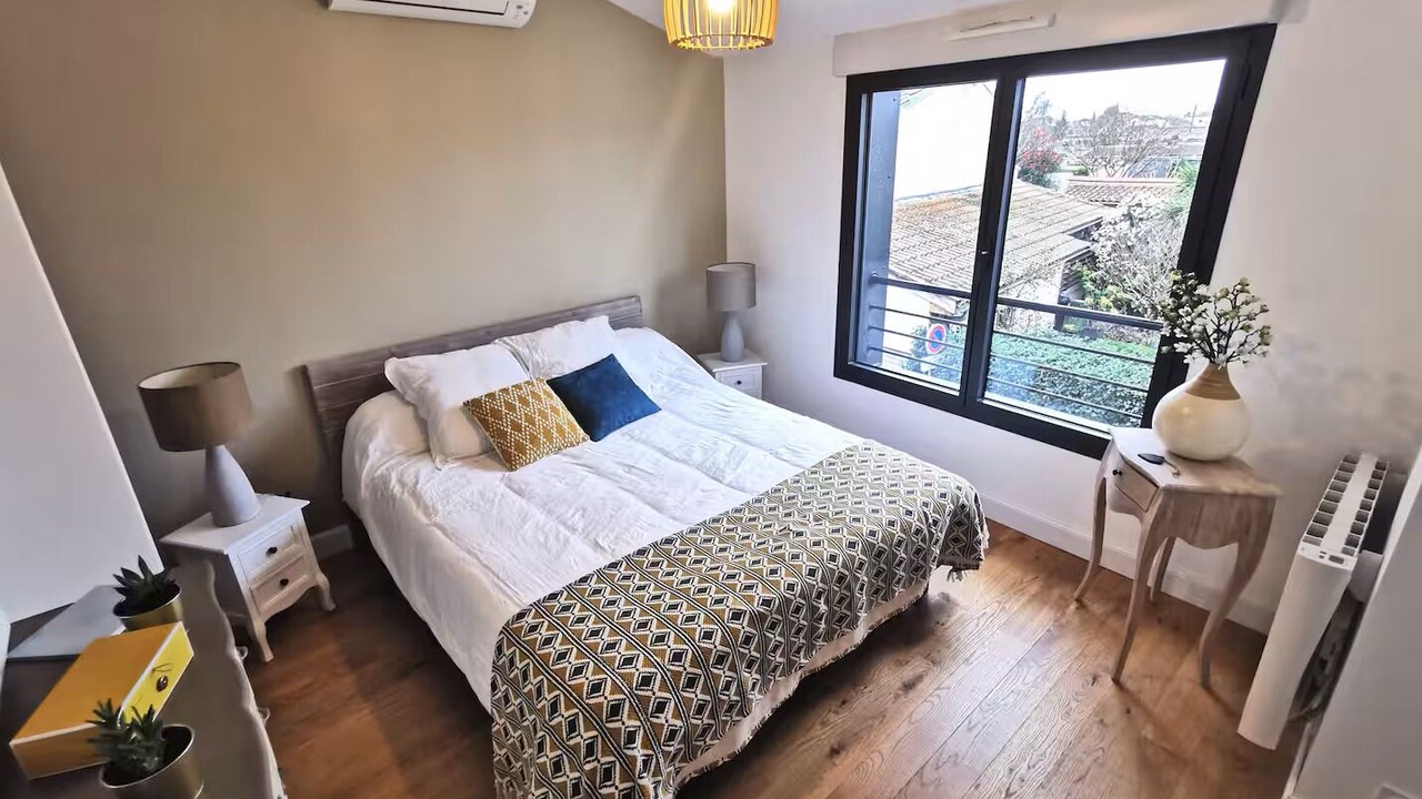 Photo of Bedroom in Begles