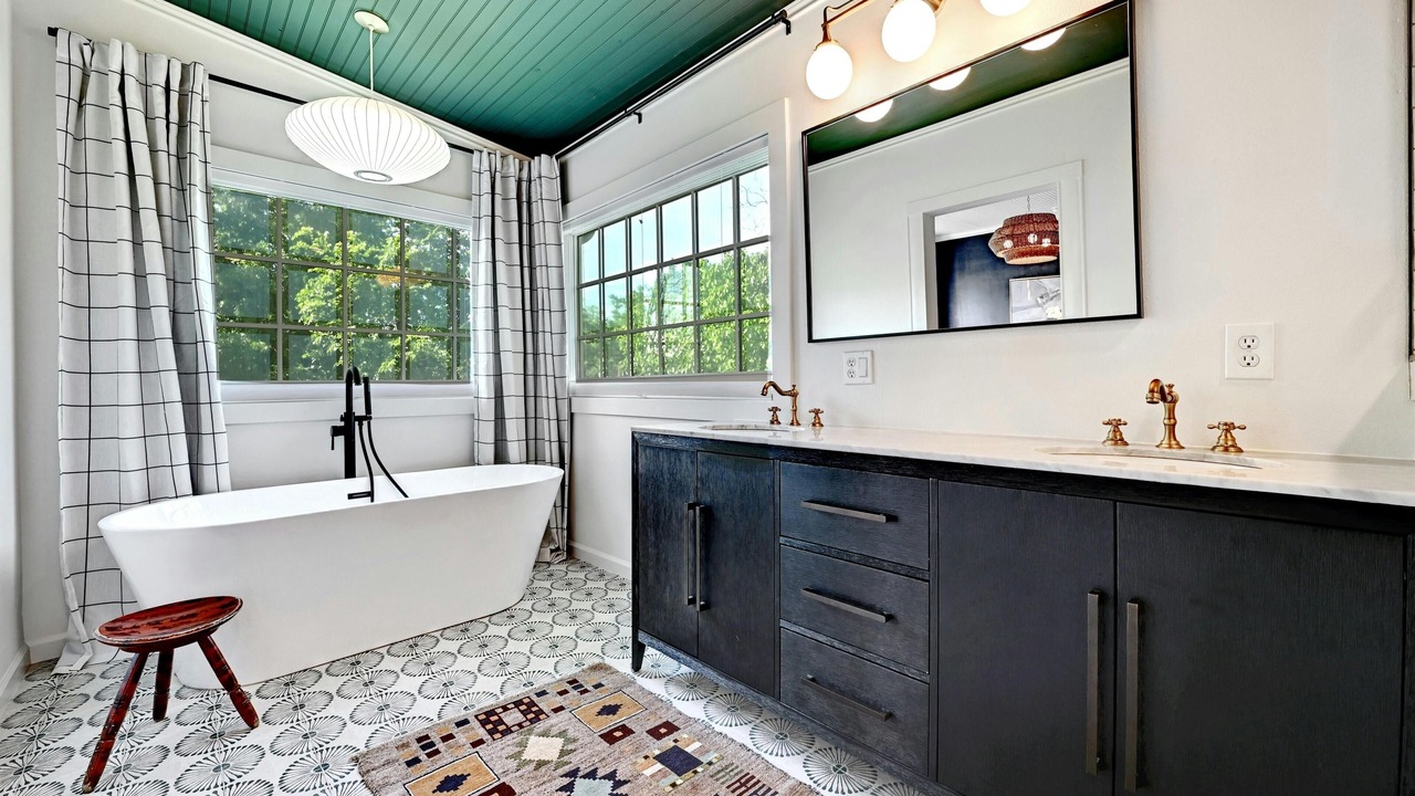 Photo of Bathroom in Lockhart