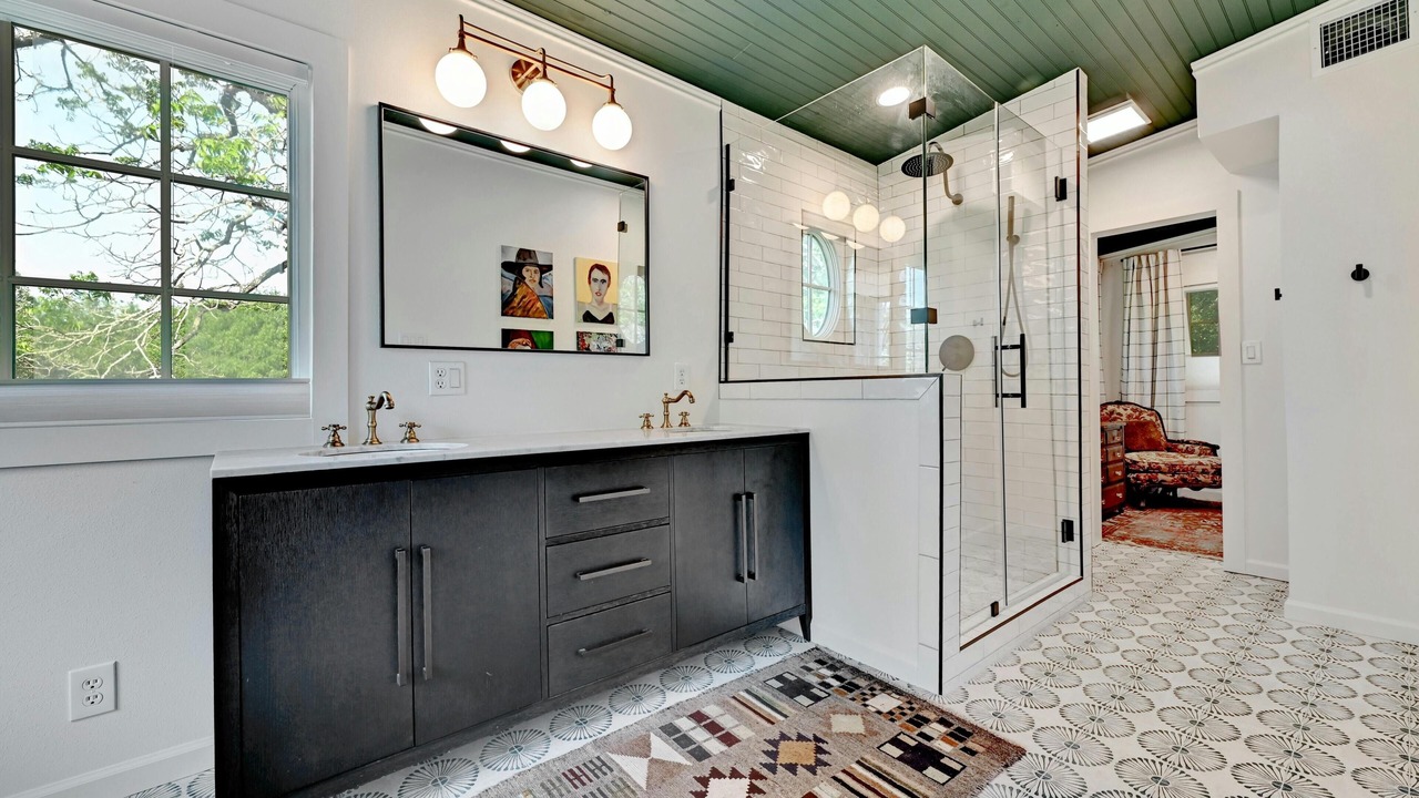 Photo of Bathroom in Lockhart