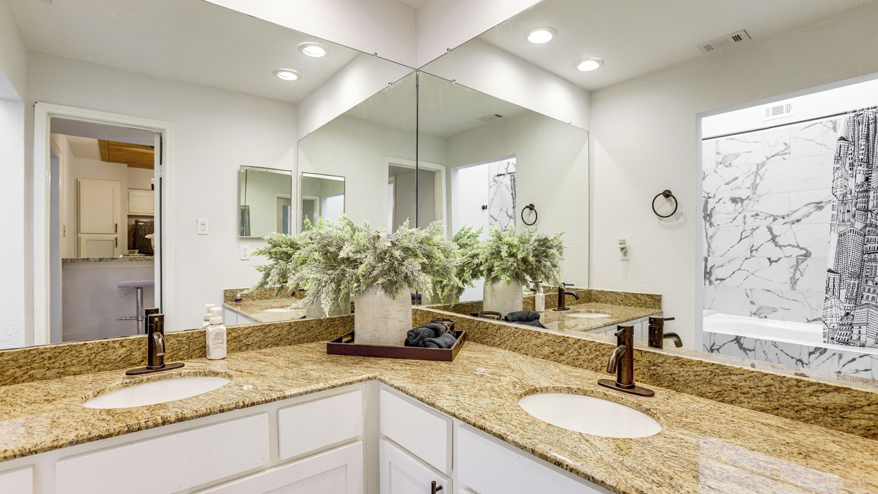 Photo of Bathroom in Bammel