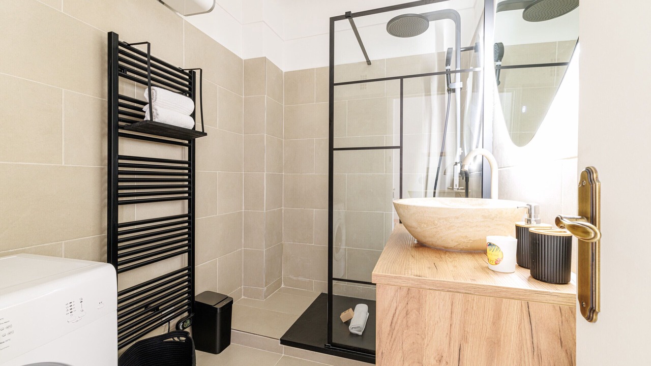 Photo of Bathroom in Liberation