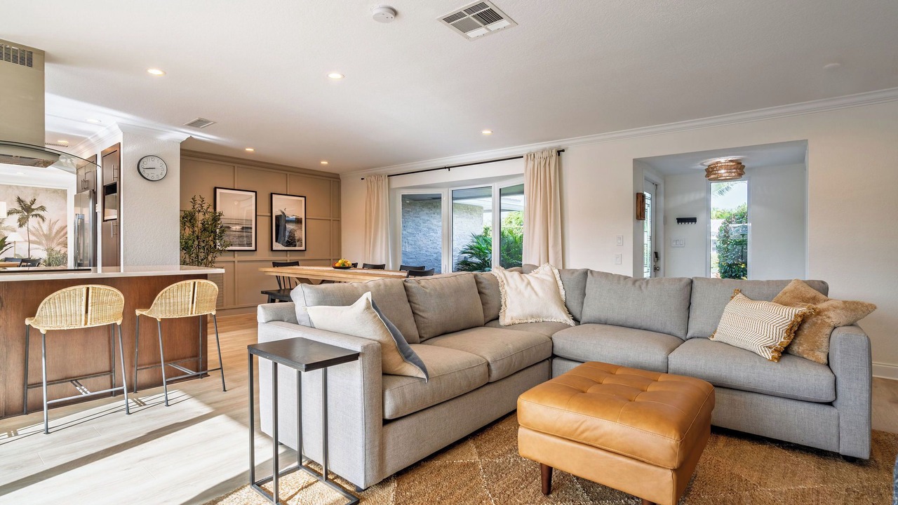 Photo of Livingroom in Imperial Point