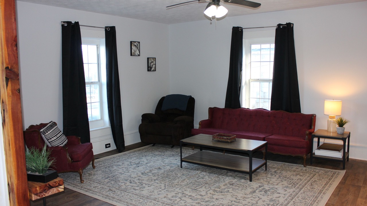 Photo of Livingroom in LaGrange