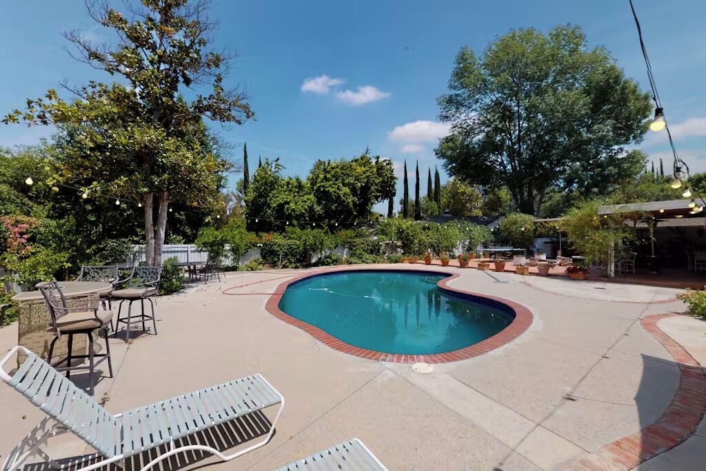 Photo of Outdoor in Woodland Hills