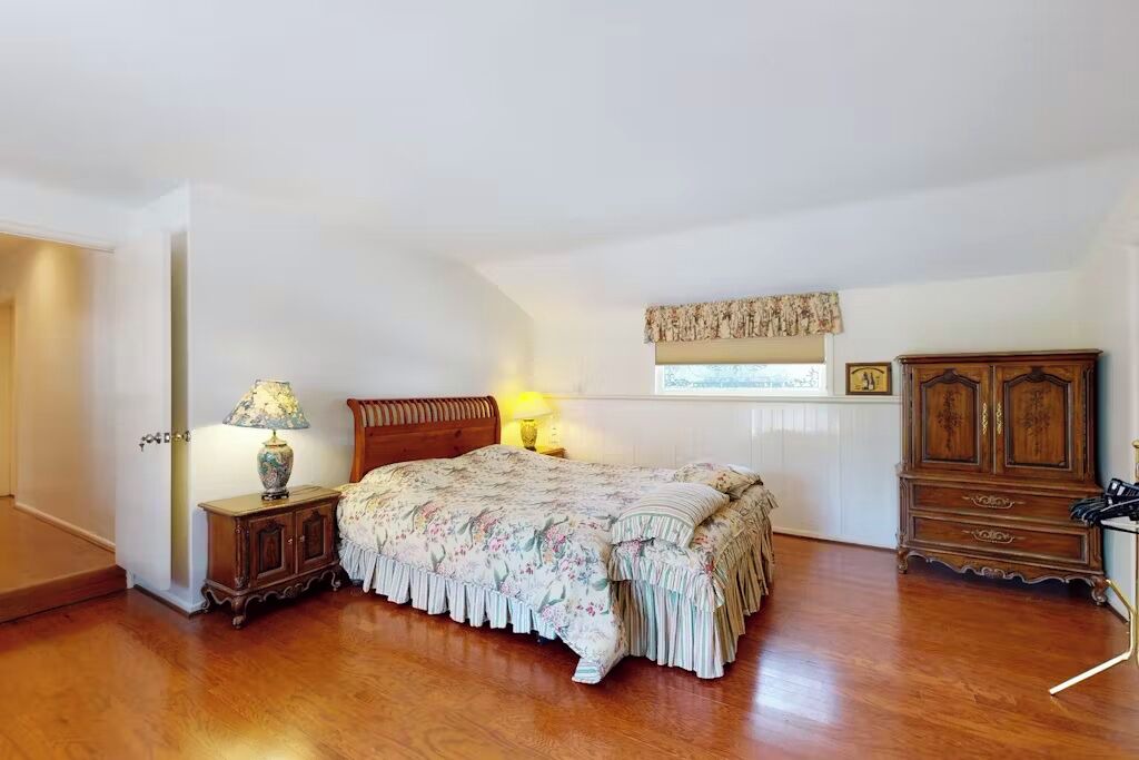Photo of Bedroom in Woodland Hills