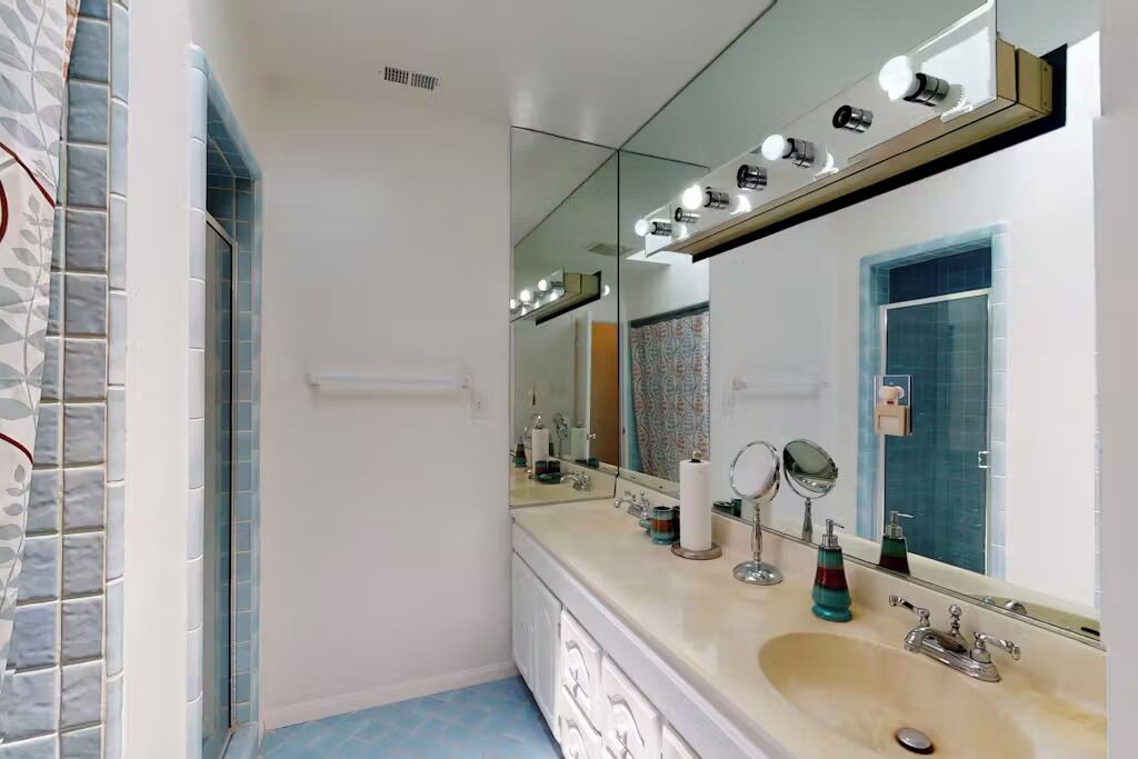 Photo of Bathroom in Woodland Hills