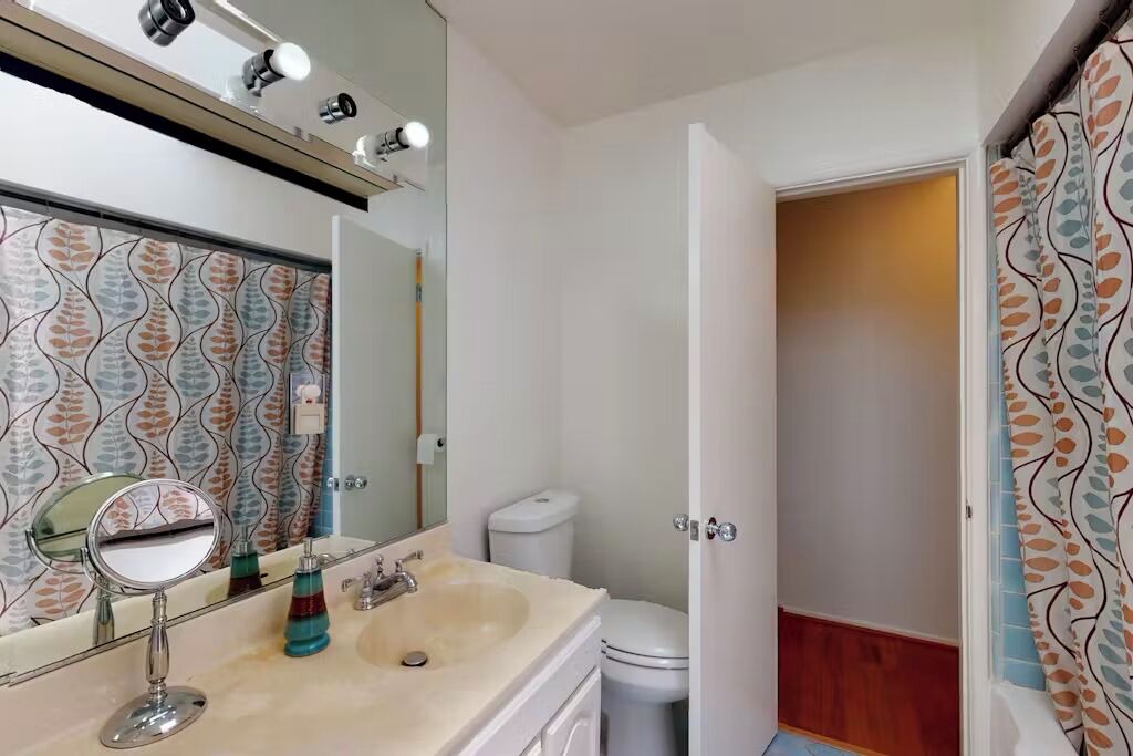 Photo of Bathroom in Woodland Hills