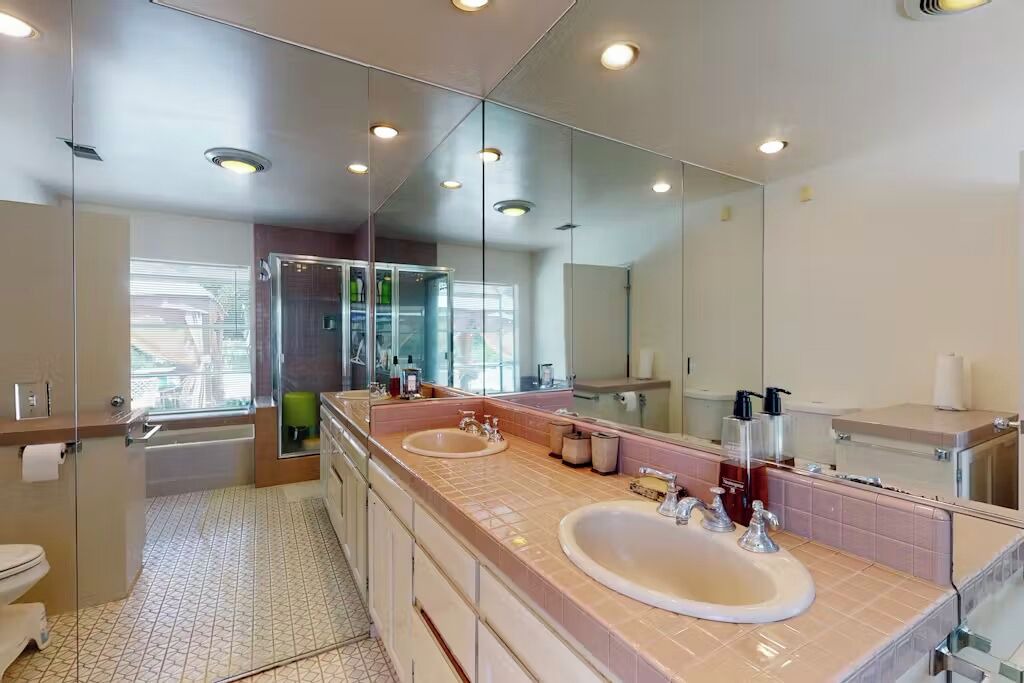 Photo of Bathroom in Woodland Hills