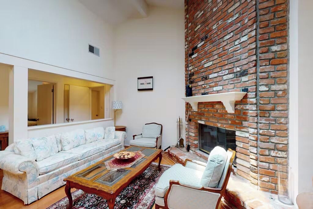 Photo of Livingroom in Woodland Hills