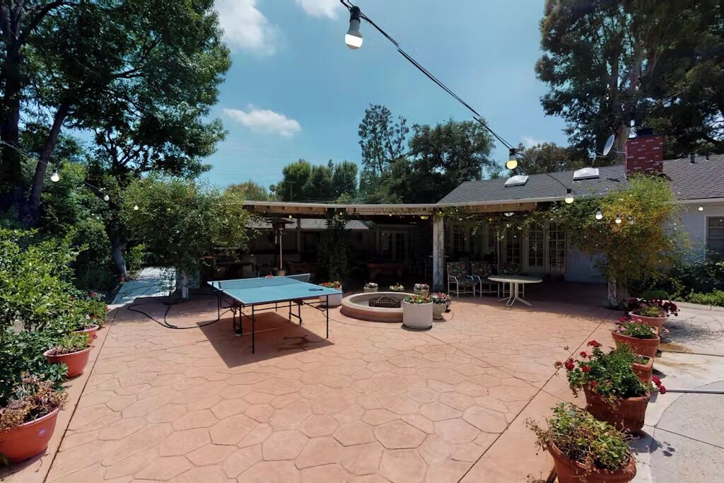 Photo of Outdoor in Woodland Hills