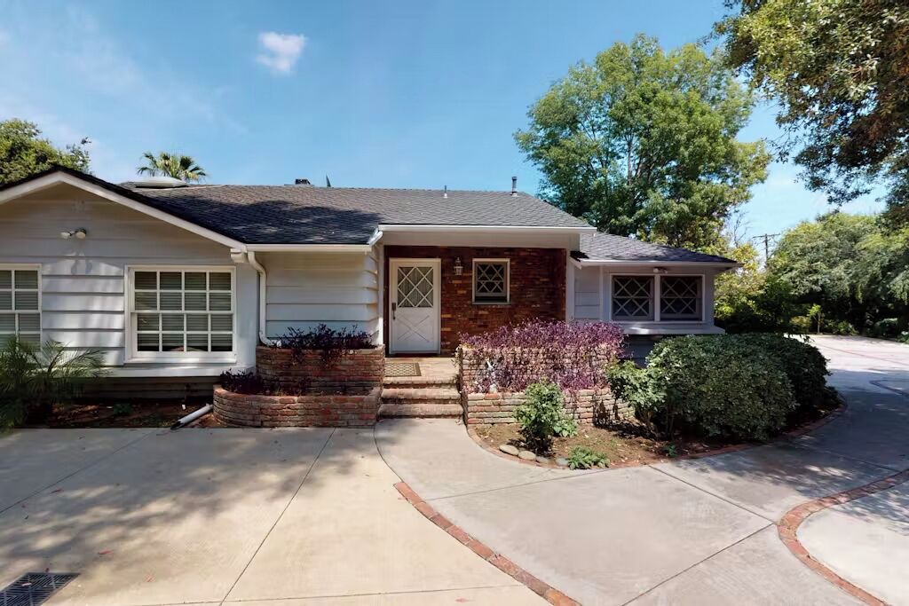 Photo of Outdoor in Woodland Hills