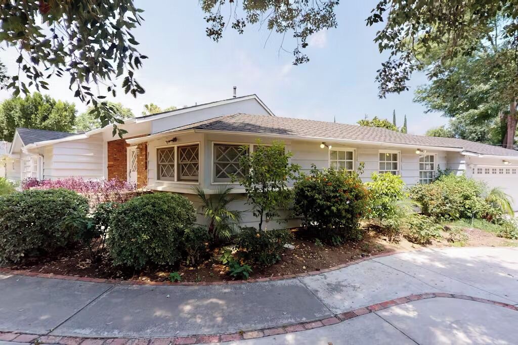 Photo of Outdoor in Woodland Hills