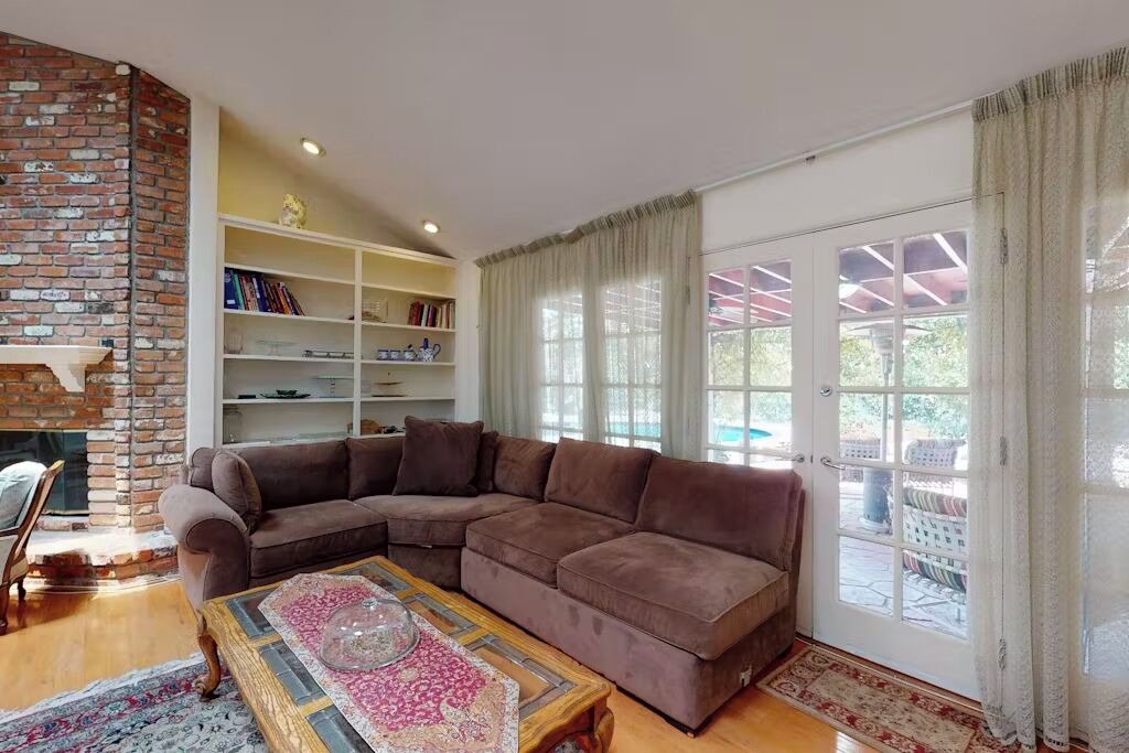 Photo of Livingroom in Woodland Hills