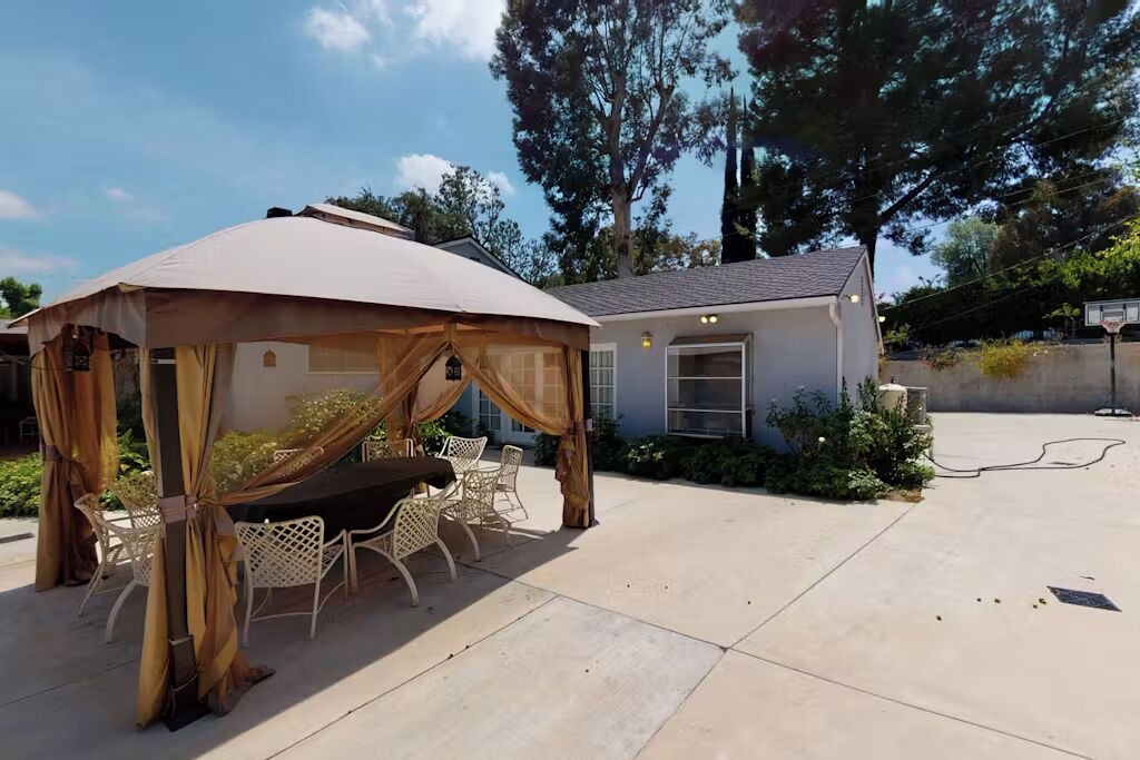 Photo of Outdoor in Woodland Hills