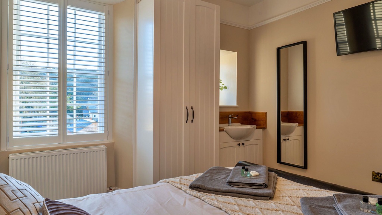 Photo of Others in Gweek