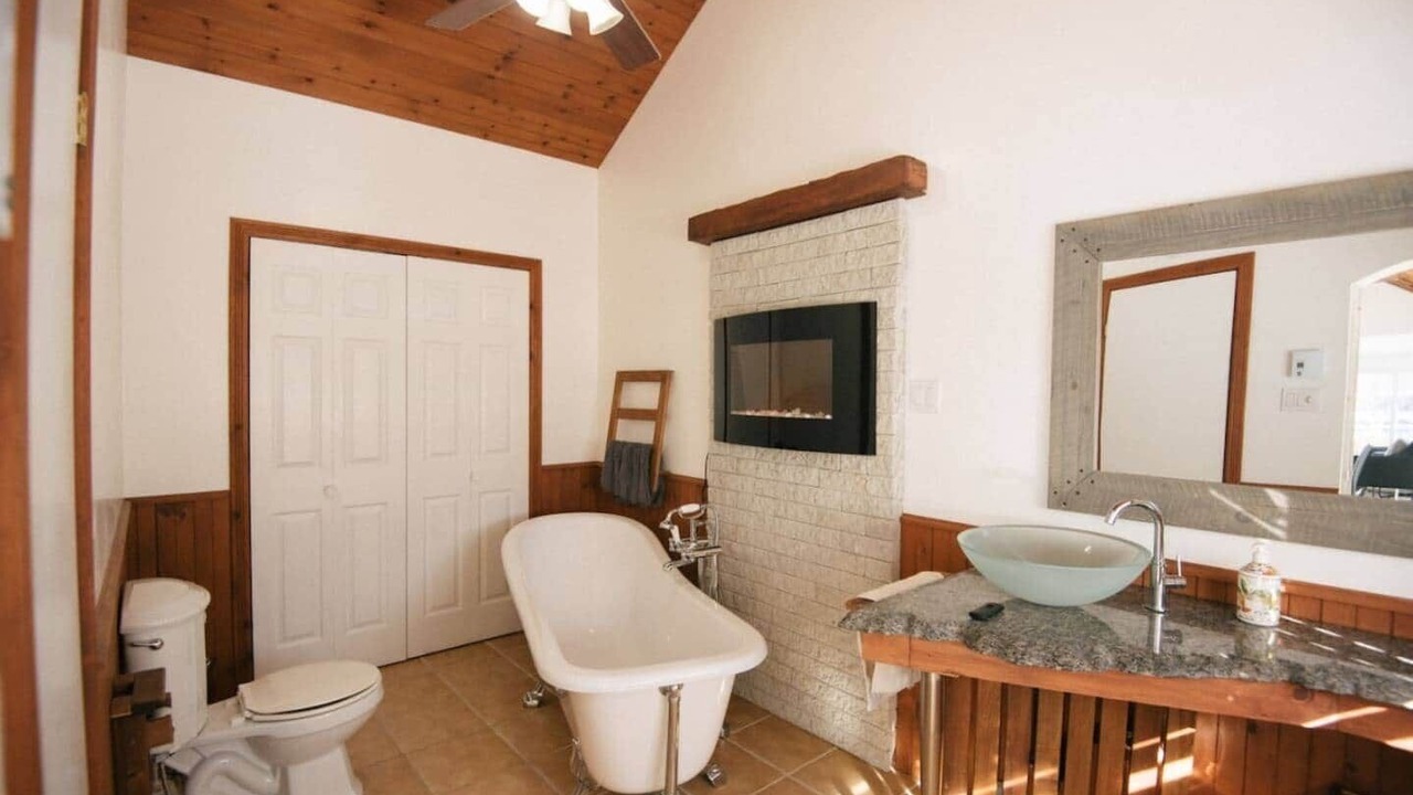Photo of Bathroom in Weedon