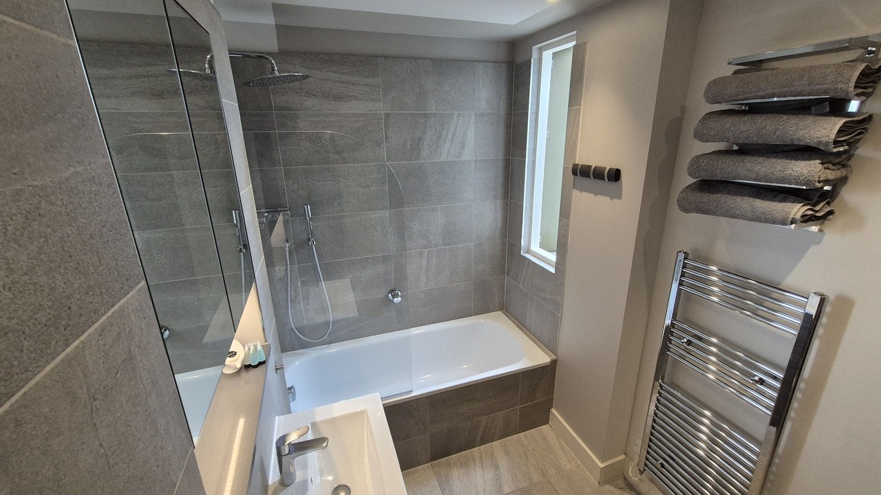 Photo of Bathroom in Leabridge