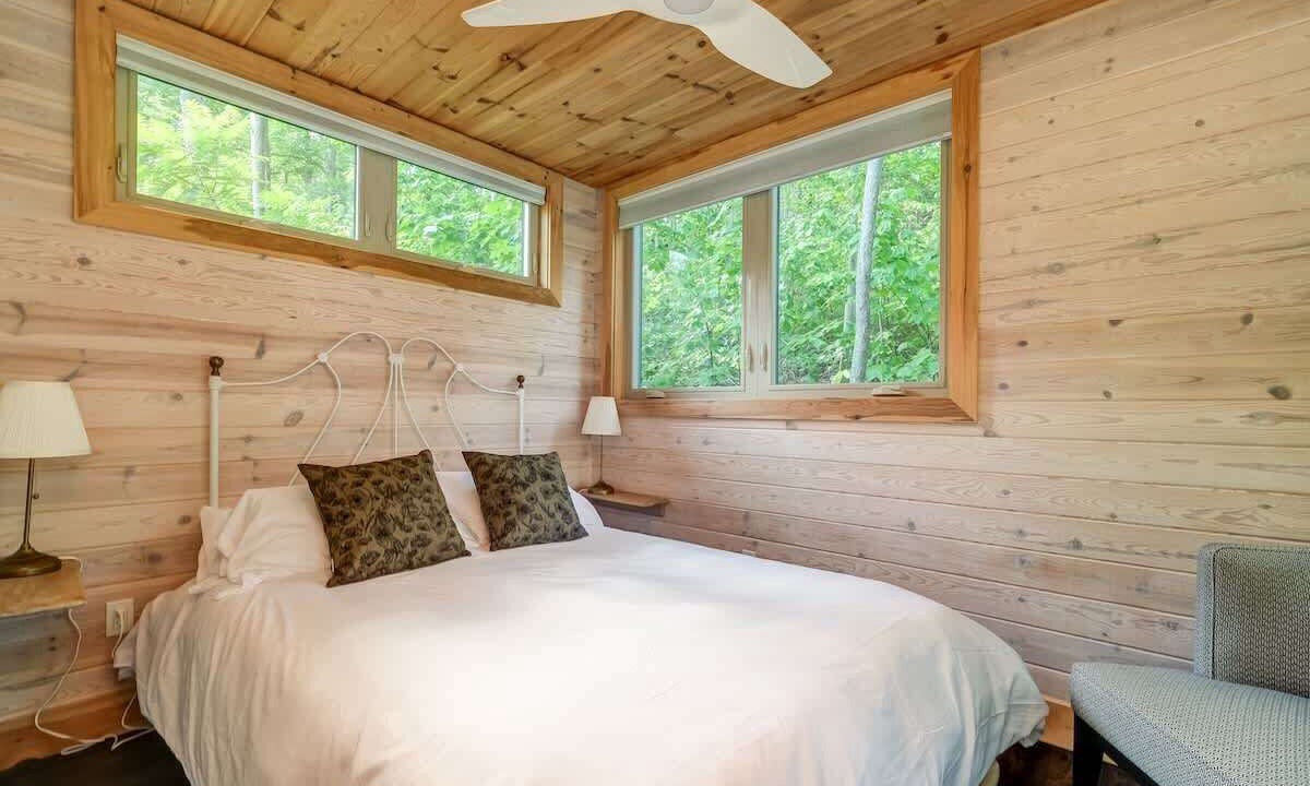 Photo of Bedroom in Frontenac