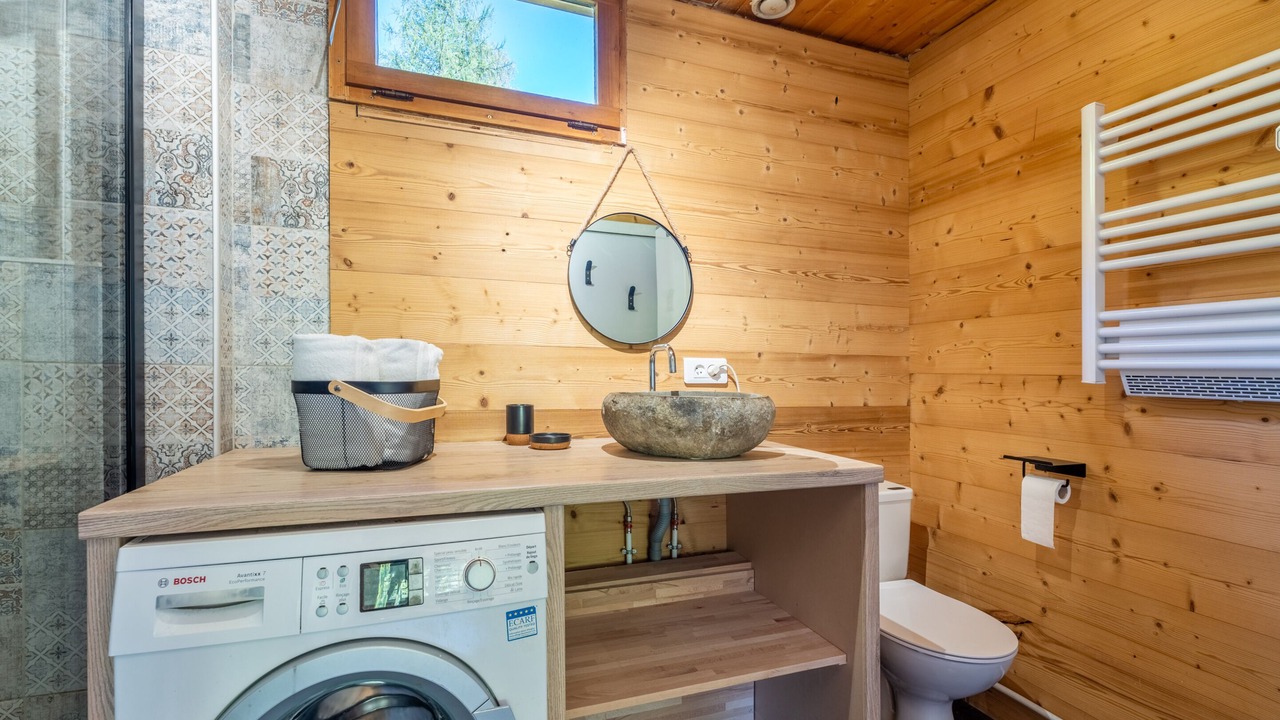 Photo of Bathroom in Thones