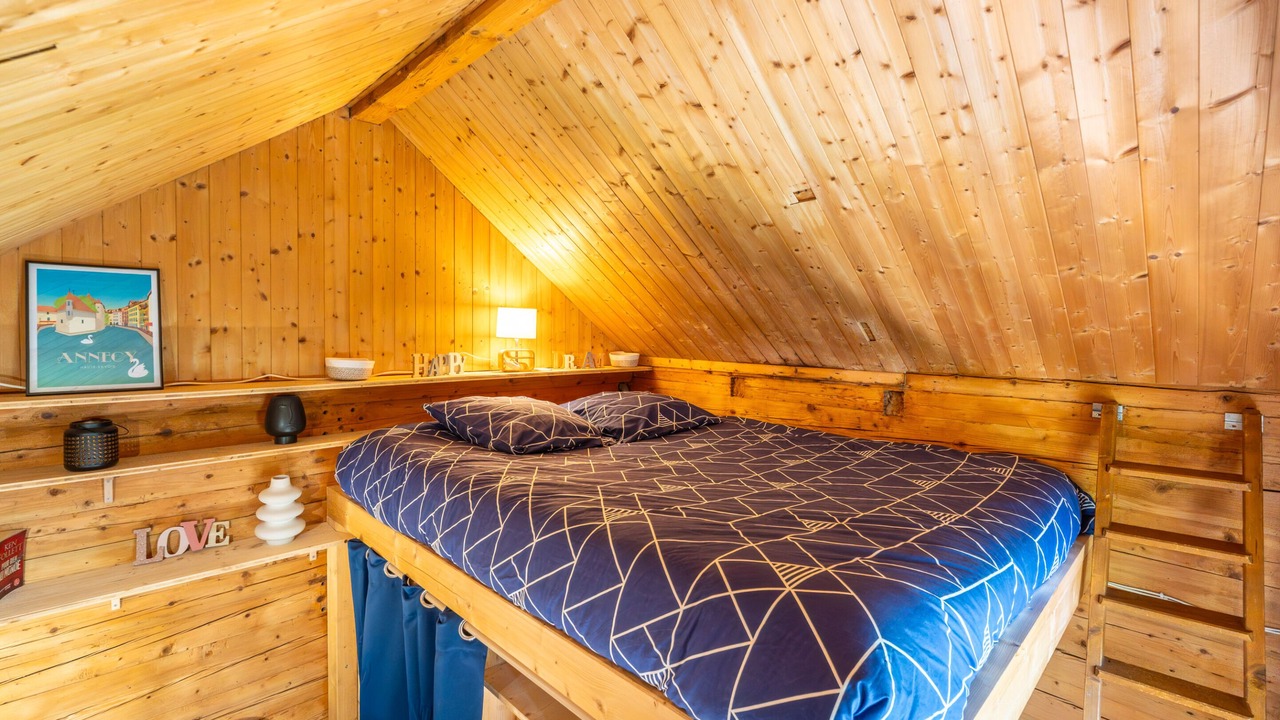 Photo of Bedroom in Thones