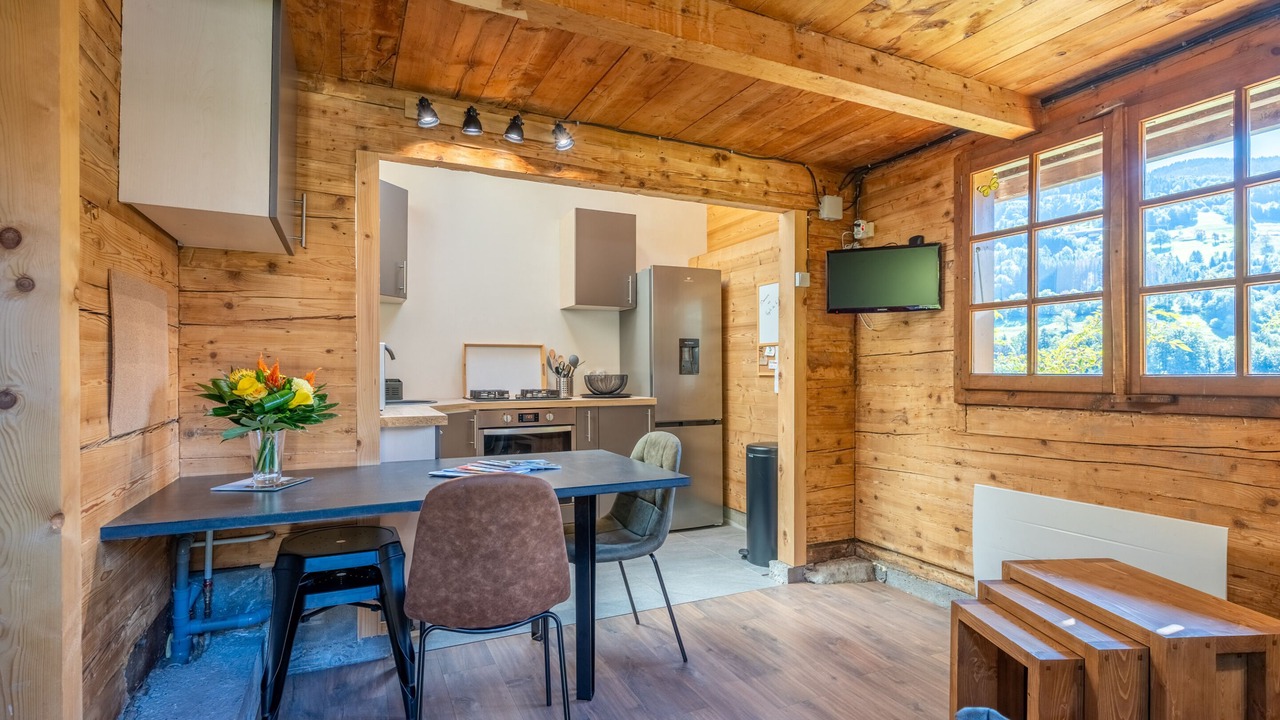 Photo of Others in Thones