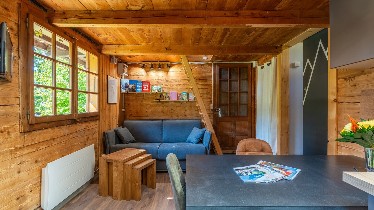 Photo of Others in Thones